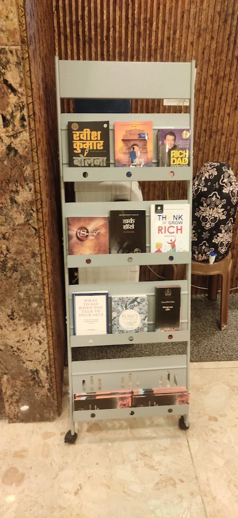 Book And Magazine Stand In Raghuveer Hotel Lobby - Yatra Service