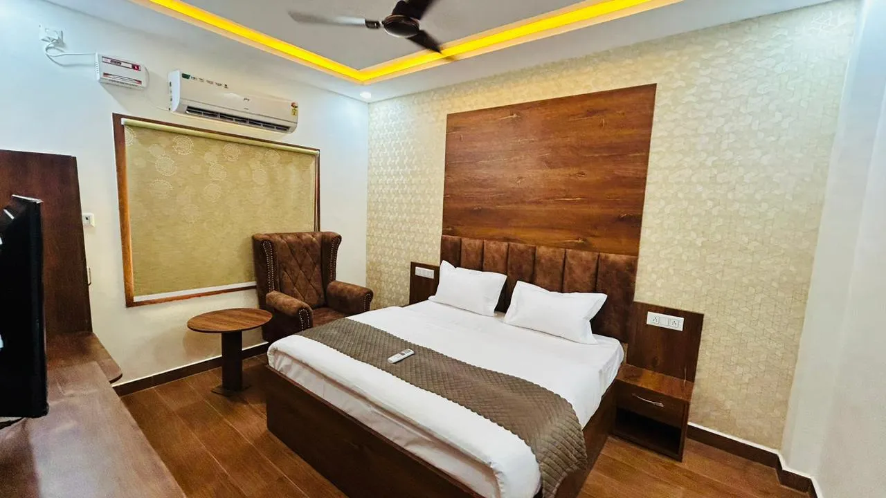 Deluxe Ac Room At Hotel Rao Resort Chitrakoot - Yatra Service