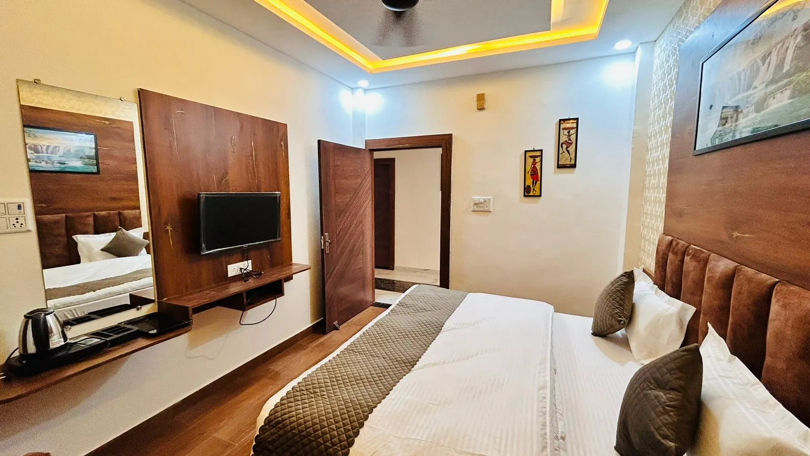 Premium Ac Room Interior At Hotel Rao Resort - Yatra Service
