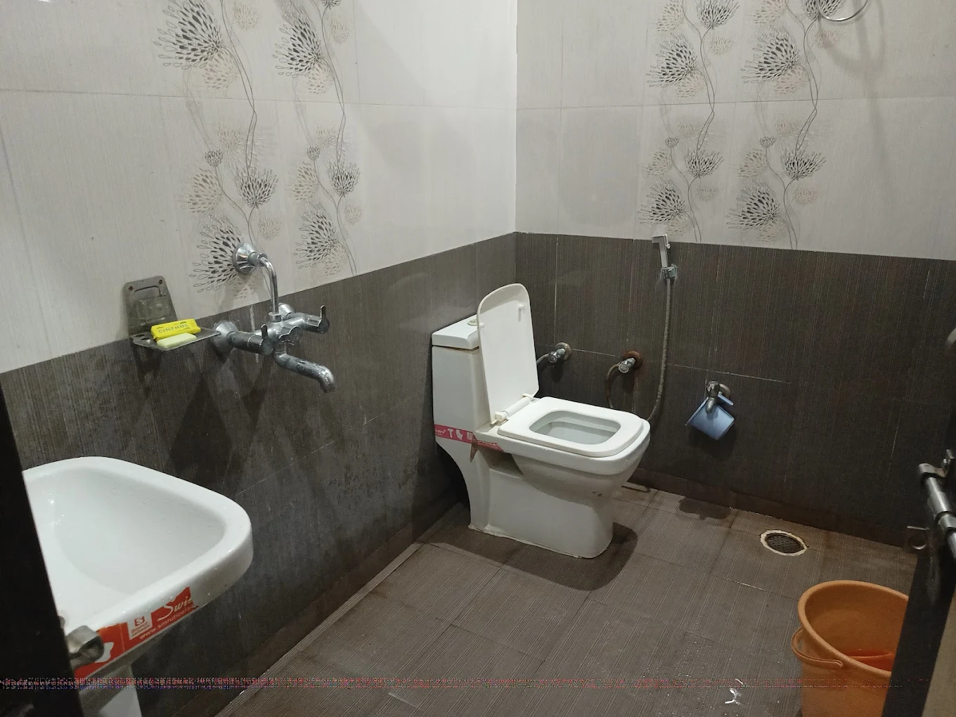 Western Toilet Washroom In Mandakini The Heritage - Yatra Service